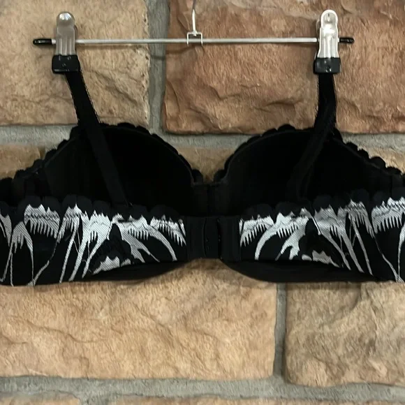 Lace bra - Picture 2 of 3